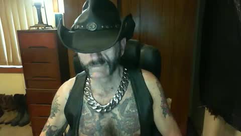Snapshot of leathergreaser chatting on 11.06.25 leathergreaser online show from 11.06.25