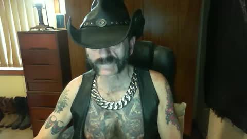 Snapshot of leathergreaser chatting on 11.13.25 leathergreaser online show from 11.13.25