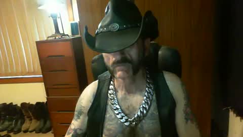 Snapshot of leathergreaser chatting on 03.01.26 leathergreaser online show from 03.01.26