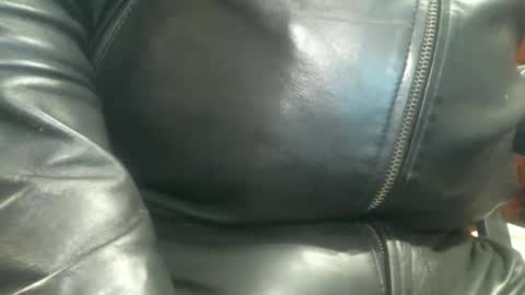 Snapshot of leathermotocross001 chatting on 11.18.25 Leathermotocross online show from 11.18.25