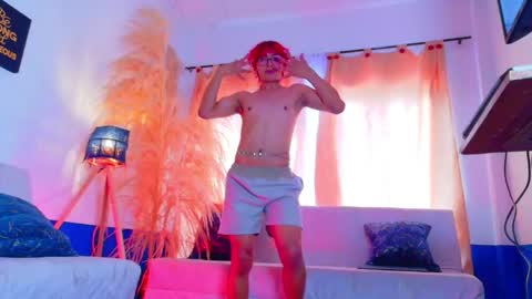Snapshot of lee_roses chatting on 06.06.26 leeh online show from 06.06.26
