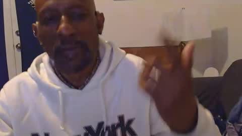 Snapshot of leeguy_hugedick chatting on 01.18.26 Ebony DeafGuy online show from 01.18.26