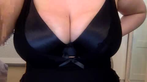 Leela Mae online show from 01.22.25