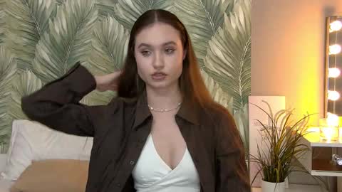 Snapshot of leelasmit chatting on 10.18.25 Leela online show from 10.18.25