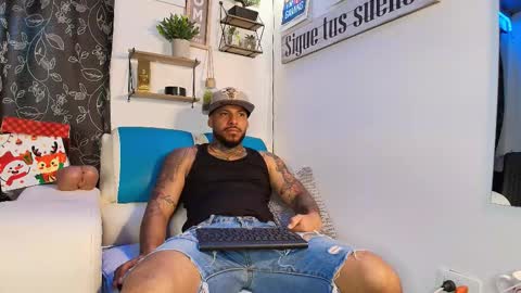 Snapshot of leenar_key chatting on 10.13.25 leenar_key online show from 10.13.25