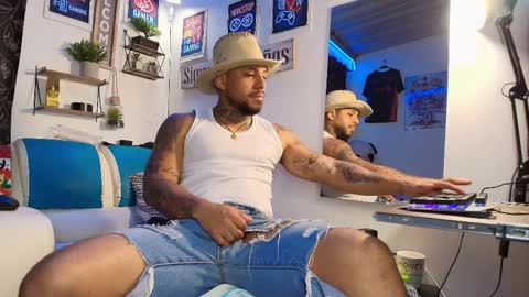 Snapshot of leenar_key chatting on 10.18.25 leenar_key online show from 10.18.25