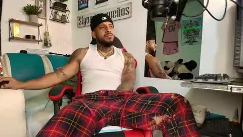 Snapshot of leenar_key chatting on 11.13.25 leenar_key online show from 11.13.25