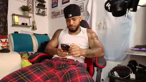 Snapshot of leenar_key chatting on 11.15.25 leenar_key online show from 11.15.25