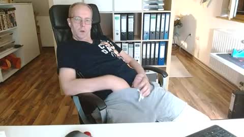 Snapshot of lefti27 chatting on 08.08.26 Dave online show from 08.08.26