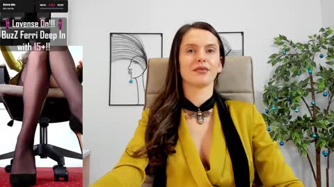 Snapshot of legswattitude chatting on 12.30.24 Elle online show from 12.30.24