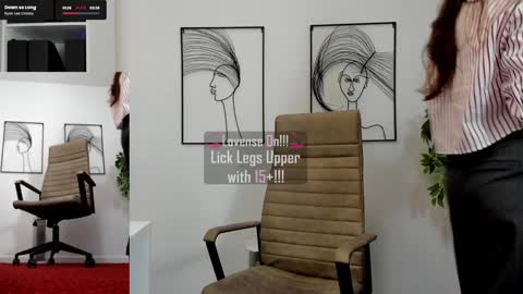 Snapshot of legswattitude chatting on 01.09.25 Elle online show from 01.09.25