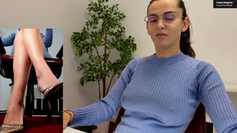 Elle  online show from 11.04.25