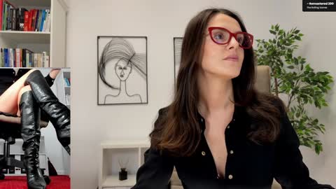 Elle  online show from 12.20.25