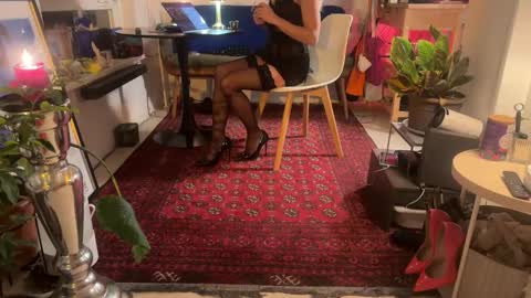 Snapshot of legsylegsinton chatting on 10.31.25 legsylegsinton online show from 10.31.25