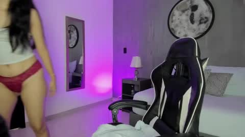 Snapshot of leia_hatman_ chatting on 11.19.25 L E I A online show from 11.19.25