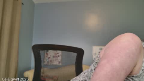 Snapshot of leiaswift chatting on 02.15.25 Leia Swift online show from 02.15.25