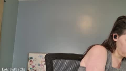 Leia Swift online show from 12.20.25