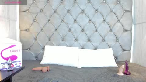 LEIGH ANGELS online show from 02.19.25