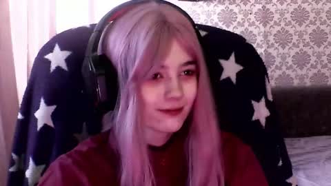 Snapshot of leigharedcross chatting on 02.08.26 Viola online show from 02.08.26