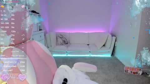 Snapshot of leighlalove chatting on 10.01.25 Leighla online show from 10.01.25