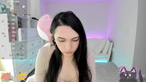 Snapshot of leighlalove chatting on 10.11.25 Leighla online show from 10.11.25