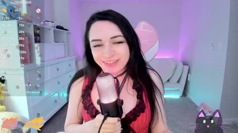 Snapshot of leighlalove chatting on 10.13.25 Leighla online show from 10.13.25