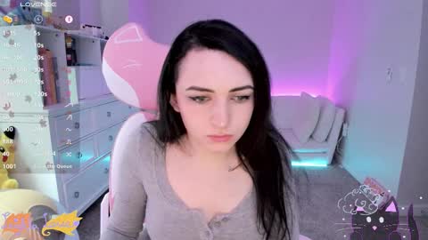 Snapshot of leighlalove chatting on 10.27.25 Leighla online show from 10.27.25