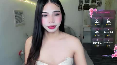 Snapshot of leighottie chatting on 02.19.26 leighottie online show from 02.19.26