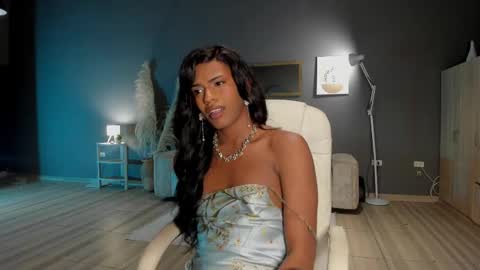 Snapshot of leila4ever chatting on 10.02.25 Leila online show from 10.02.25
