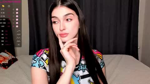 Leila online show from 04.14.26