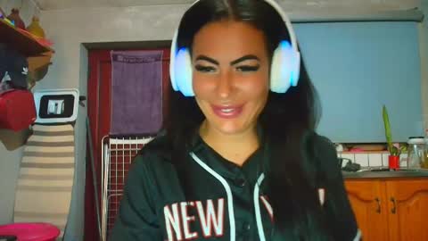 Leila online show from 10.05.25