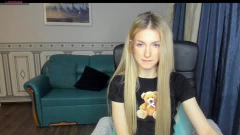 Snapshot of leila_morriss chatting on 12.08.24 Leila Morriss online show from 12.08.24