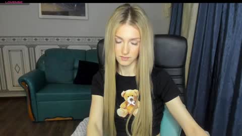 Snapshot of leila_morriss chatting on 12.08.24 Leila Morriss online show from 12.08.24