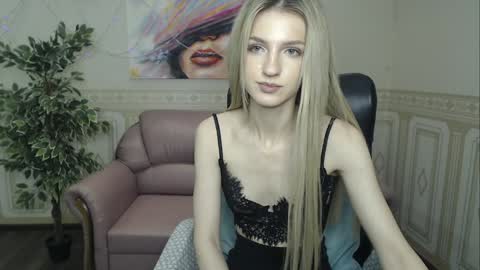 Snapshot of leila_morriss chatting on 12.14.24 Leila Morriss online show from 12.14.24