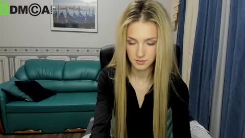 Snapshot of leila_morriss chatting on 12.14.24 Leila Morriss online show from 12.14.24