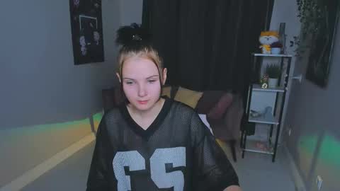 Snapshot of leila_xxbaby chatting on 09.09.25 Leila online show from 09.09.25