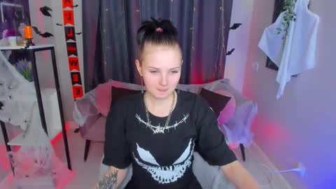 Snapshot of leila_xxbaby chatting on 10.24.25 Leila online show from 10.24.25