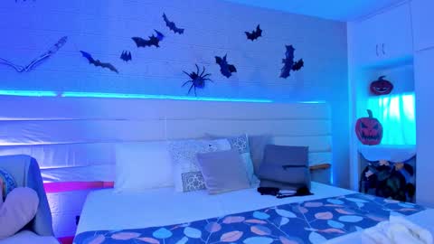 Snapshot of leilahiuston chatting on 11.01.25 online show from 11.01.25