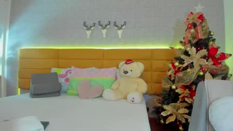 Snapshot of leilahiuston chatting on 11.10.25 online show from 11.10.25