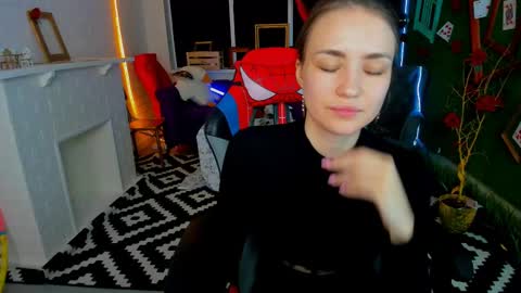 Snapshot of leilarai chatting on 03.04.25 Leila Rai online show from 03.04.25