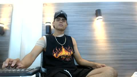 lelehott01 online show from 06.25.26