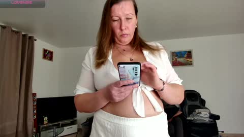 Snapshot of lelena1319 chatting on 01.15.25 YOUR ELENA online show from 01.15.25