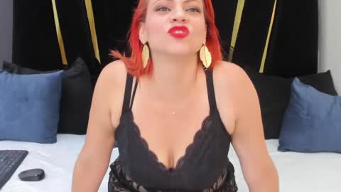 Snapshot of leloo_swift chatting on 04.29.26 Leloo online show from 04.29.26