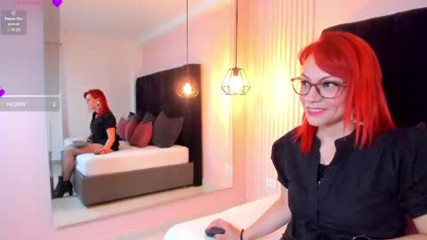 Snapshot of leloo_swift chatting on 05.19.26 Leloo online show from 05.19.26