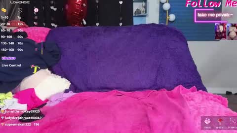 Junie 3 online show from 02.14.25