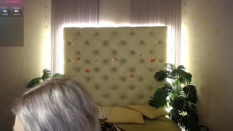 Snapshot of lena_paulles chatting on 01.05.25 Lena online show from 01.05.25