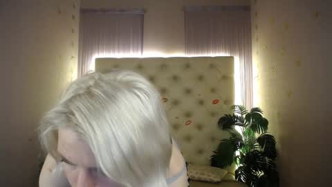 Snapshot of lena_paulles chatting on 01.29.25 Lena online show from 01.29.25