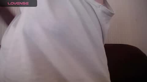 Snapshot of lenagolden chatting on 11.05.25 lenagolden online show from 11.05.25