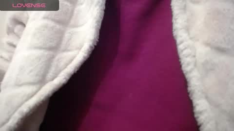 Snapshot of lenagolden chatting on 11.09.25 lenagolden online show from 11.09.25