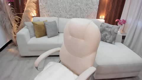 Snapshot of lenah_smith chatting on 09.29.25 LENAH online show from 09.29.25